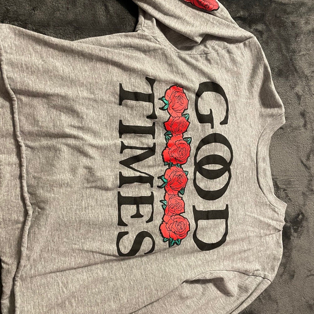 Cropped gray long sleeve shirt with roses